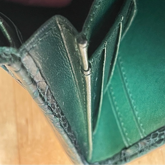 Abas Avatar Alligator embossed green leather trifold wallet/organizer - Picture 14 of 16